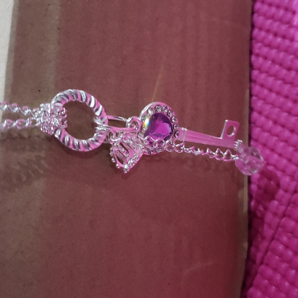 🔑 Key Necklace - Picture 3 of 5